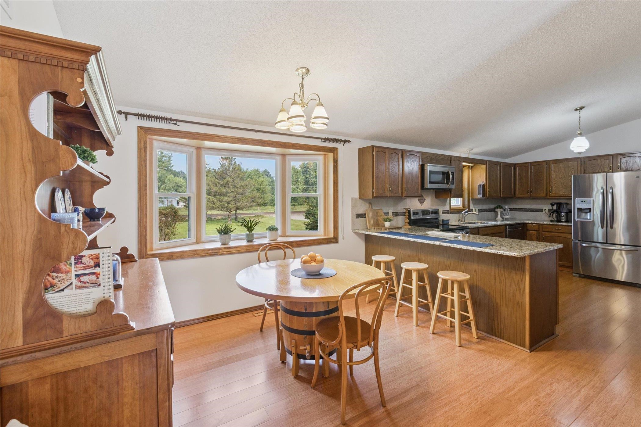 Midland, Michigan, 48640, United States, 3 Bedrooms Bedrooms, ,3 BathroomsBathrooms,Residential,For Sale,1975279