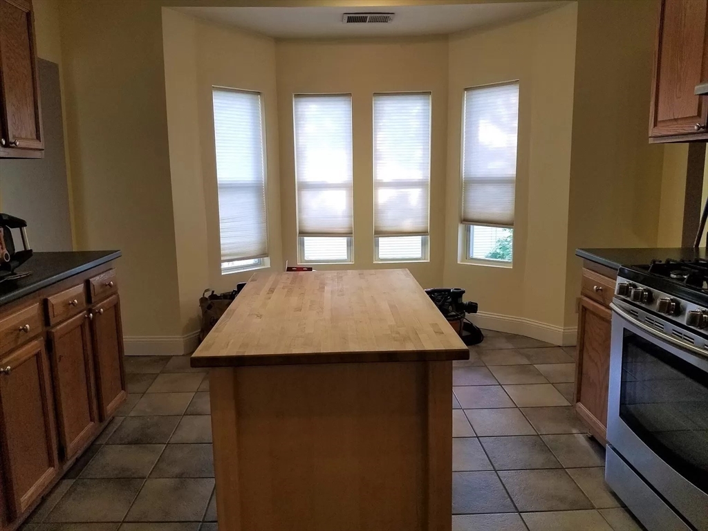 Mansfield, Massachusetts, 02048, United States, 6 Bedrooms Bedrooms, ,2 BathroomsBathrooms,Residential,For Sale,1988078