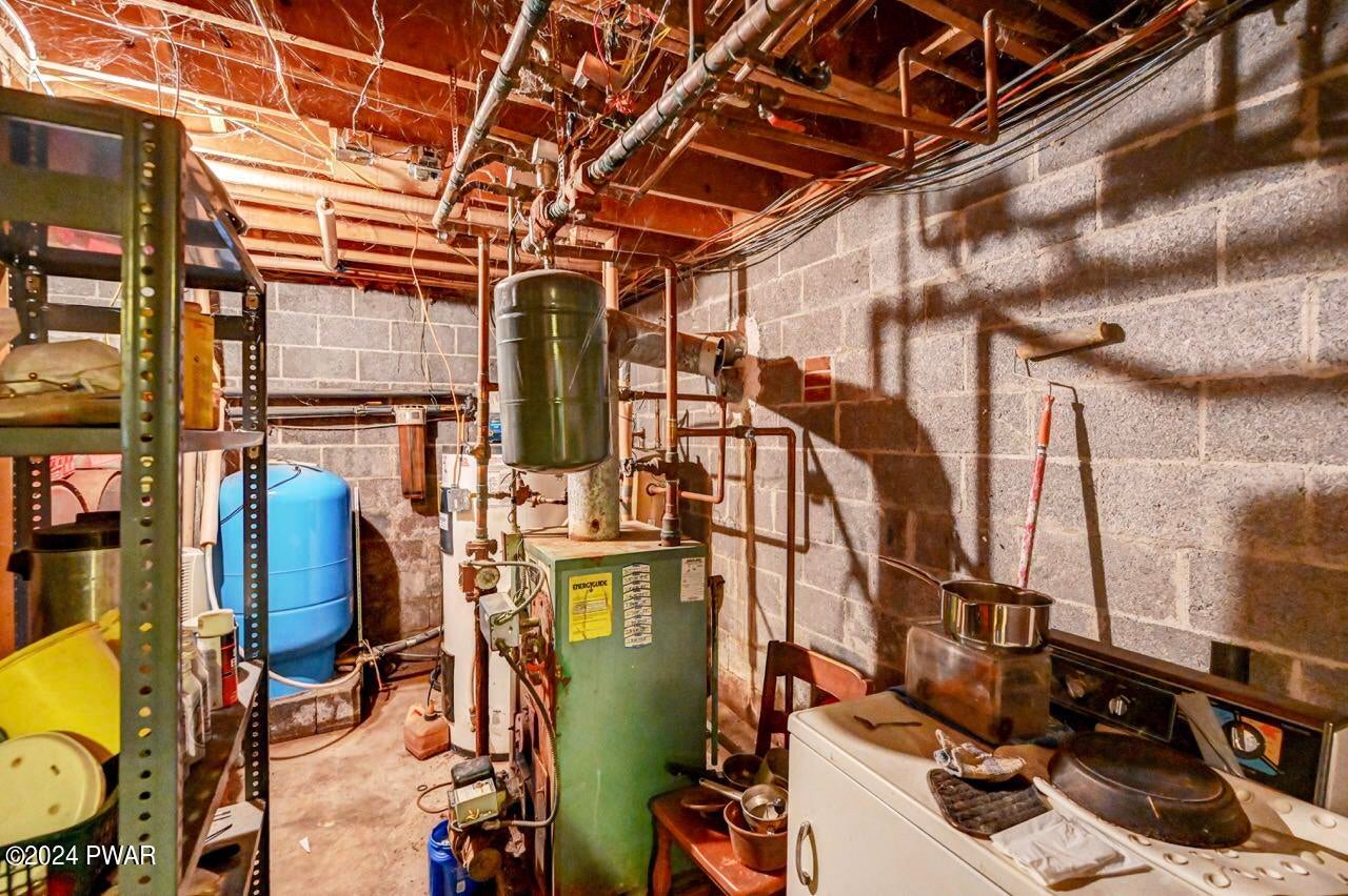 Hawley, Pennsylvania, 18428, United States, 5 Bedrooms Bedrooms, ,4 BathroomsBathrooms,Residential,For Sale,1979290