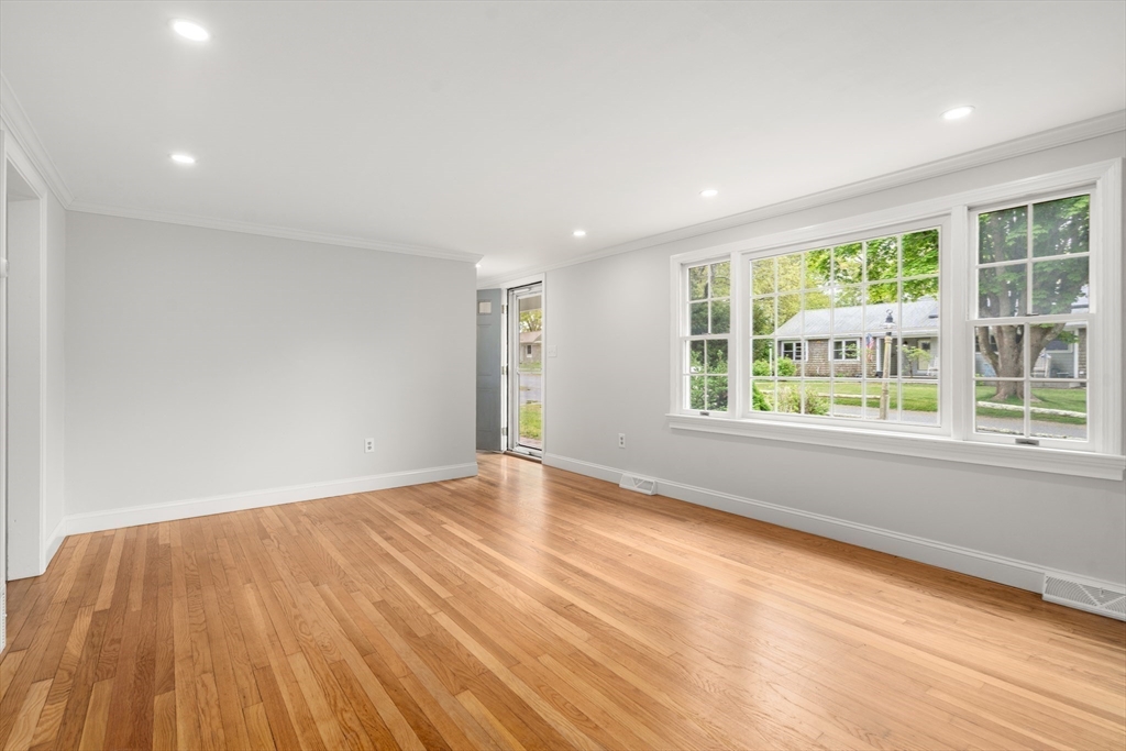 Barnstable, Massachusetts, 02601, United States, 4 Bedrooms Bedrooms, ,3 BathroomsBathrooms,Residential,For Sale,1826460