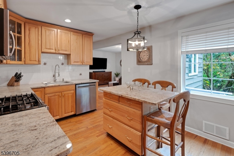 Mountain Lakes Boro, New Jersey, 07046, United States, 3 Bedrooms Bedrooms, ,2 BathroomsBathrooms,Residential,For Sale,1991088