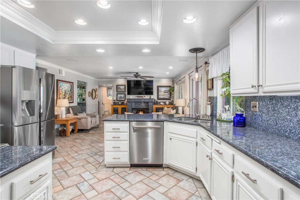 Riverside, California, 92503, United States, 4 Bedrooms Bedrooms, ,3 BathroomsBathrooms,Residential,For Sale,1981600