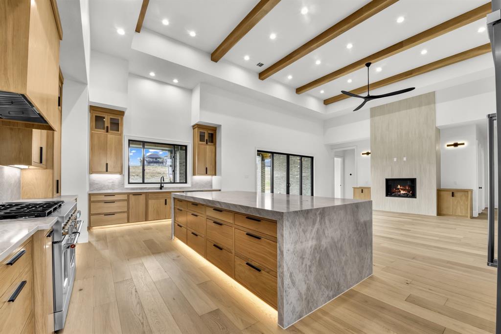 Weatherford, Texas, 76087, United States, 5 Bedrooms Bedrooms, ,6 BathroomsBathrooms,Residential,For Sale,1981195