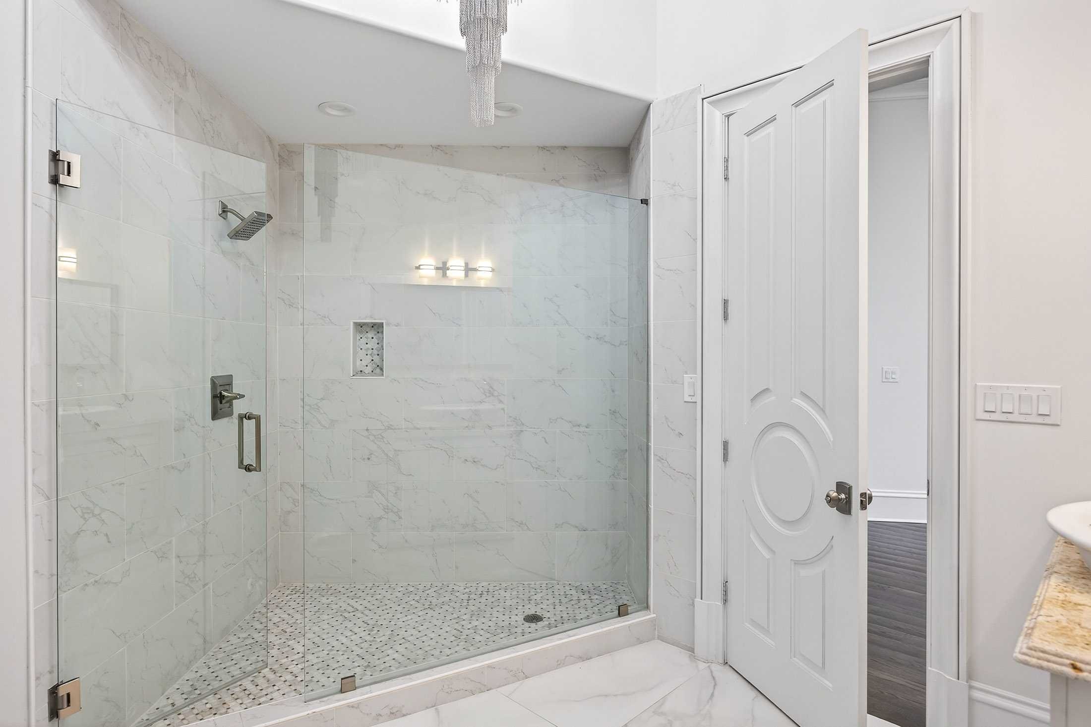  Exceptional Gated Estate with Resort-caliber Grounds - 物件實景