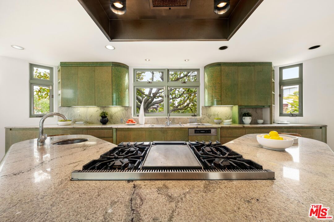 Pacific Palisades, California, 90272, United States, 4 Bedrooms Bedrooms, ,2 BathroomsBathrooms,Residential,For Sale,1770890