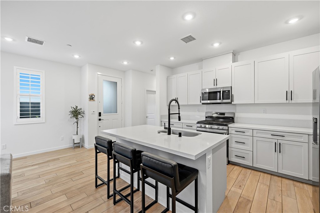 Fontana, California, 92336, United States, 3 Bedrooms Bedrooms, ,2 BathroomsBathrooms,Residential,For Sale,2037862