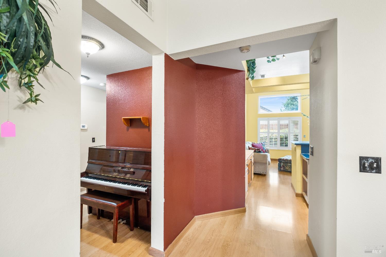 Vacaville, California, 95687, United States, 3 Bedrooms Bedrooms, ,2 BathroomsBathrooms,Residential,For Sale,1998068