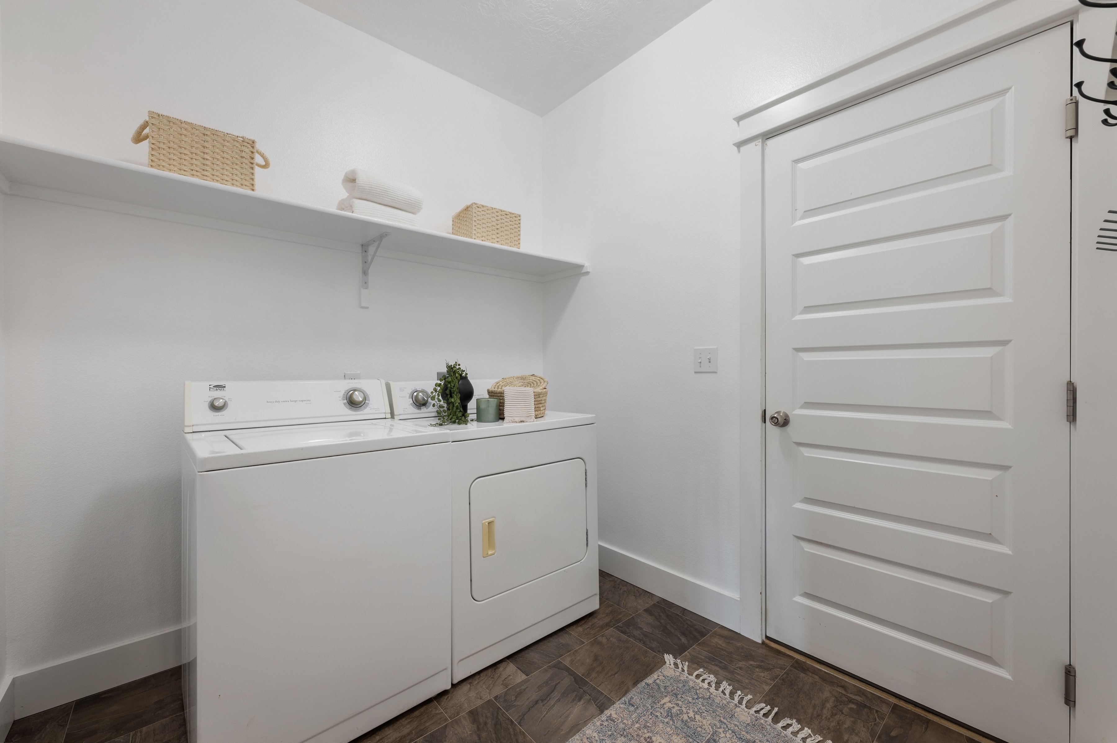  Exceptional Single-Level Living in Rocky Mountain Subdivision - 物件實景