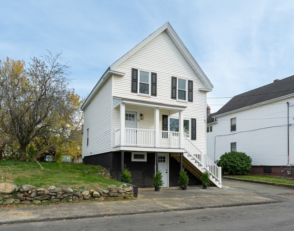 Haverhill, Massachusetts, 01830, United States, 4 Bedrooms Bedrooms, ,2 BathroomsBathrooms,Residential,For Sale,1991718