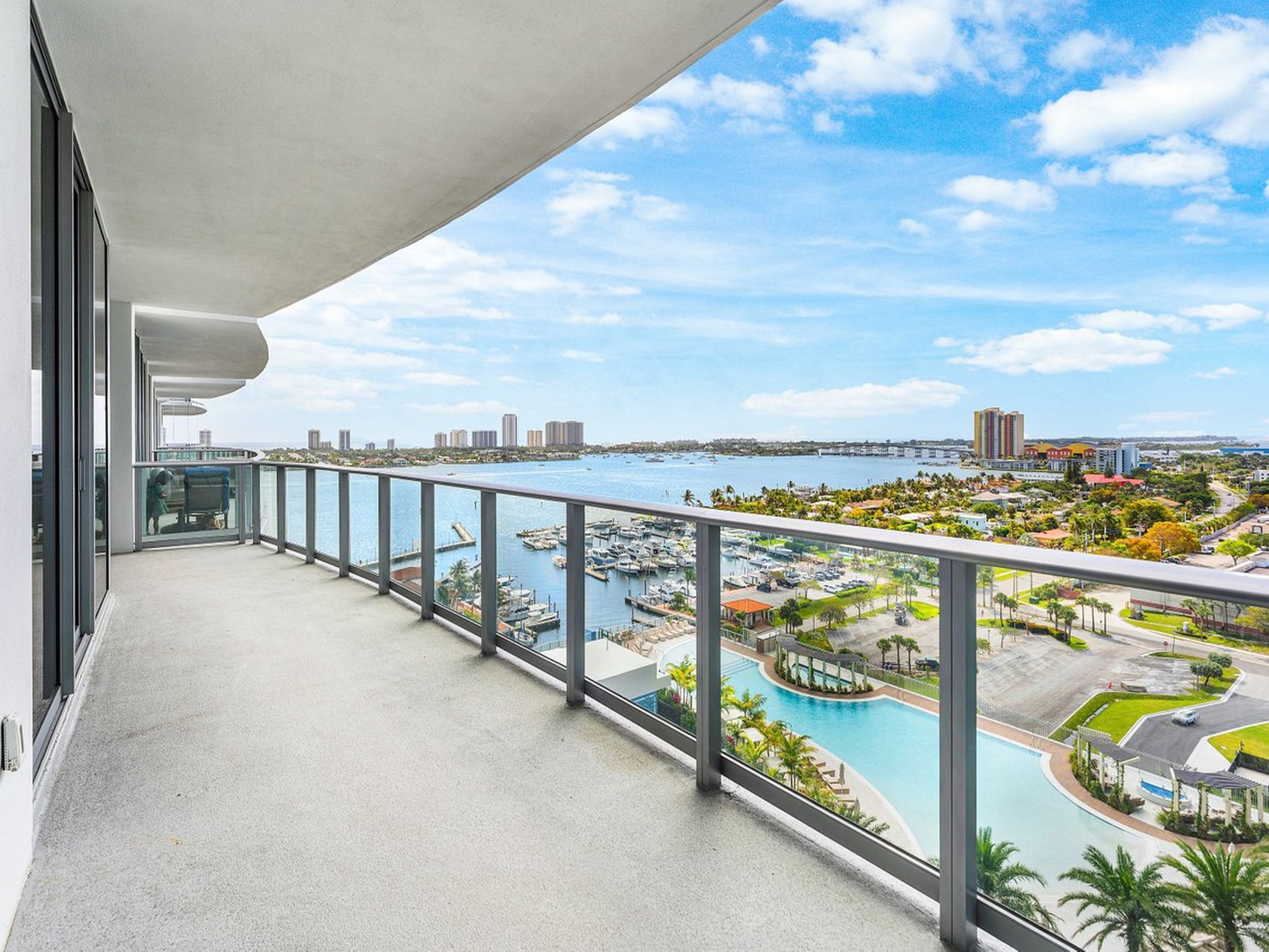  220 Lake Shore Drive, Lake Park, FL, 33403 - 物件實景