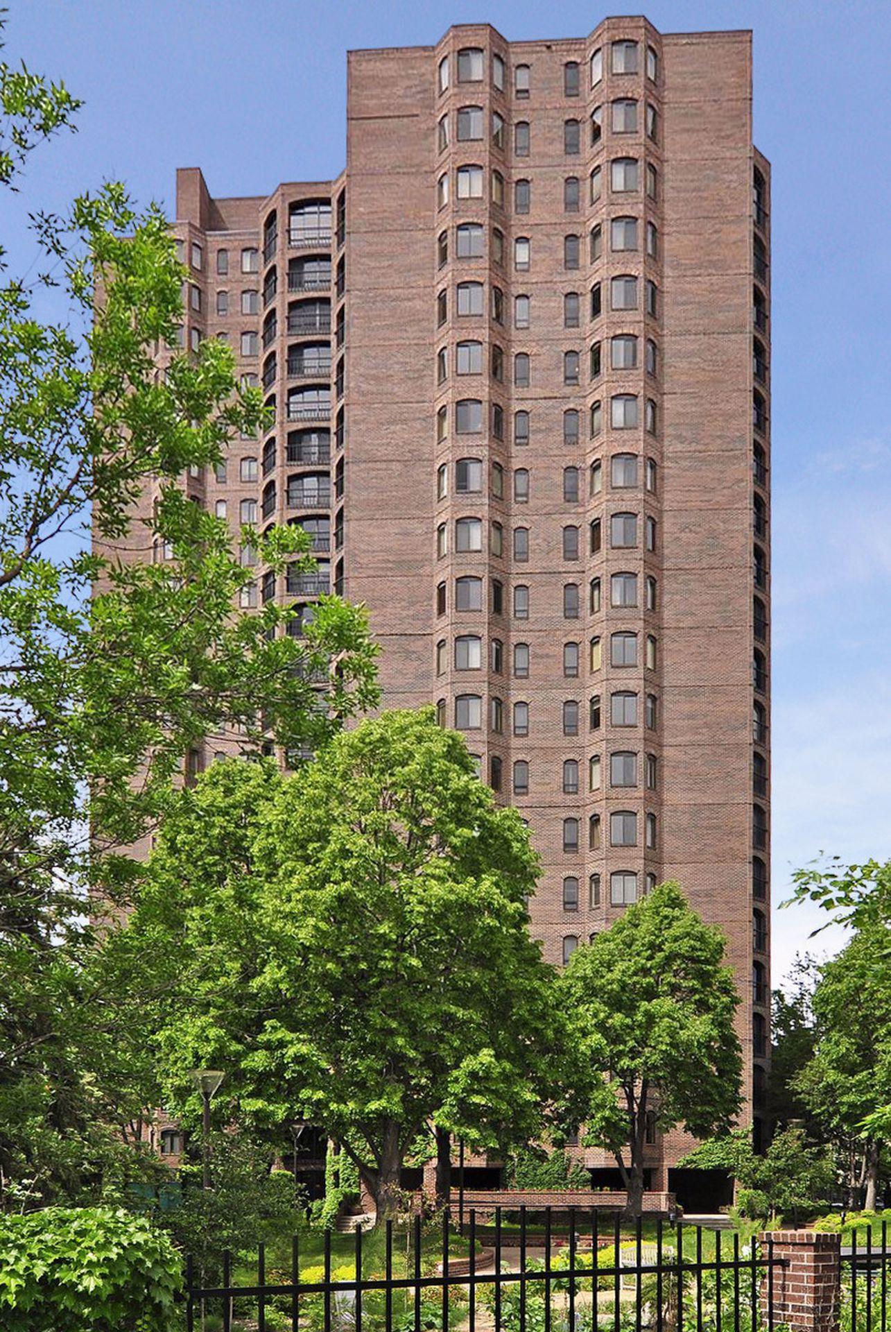 Minneapolis, Minnesota, 55403, United States, 2 Bedrooms Bedrooms, ,1 BathroomBathrooms,Residential,For Sale,1794027