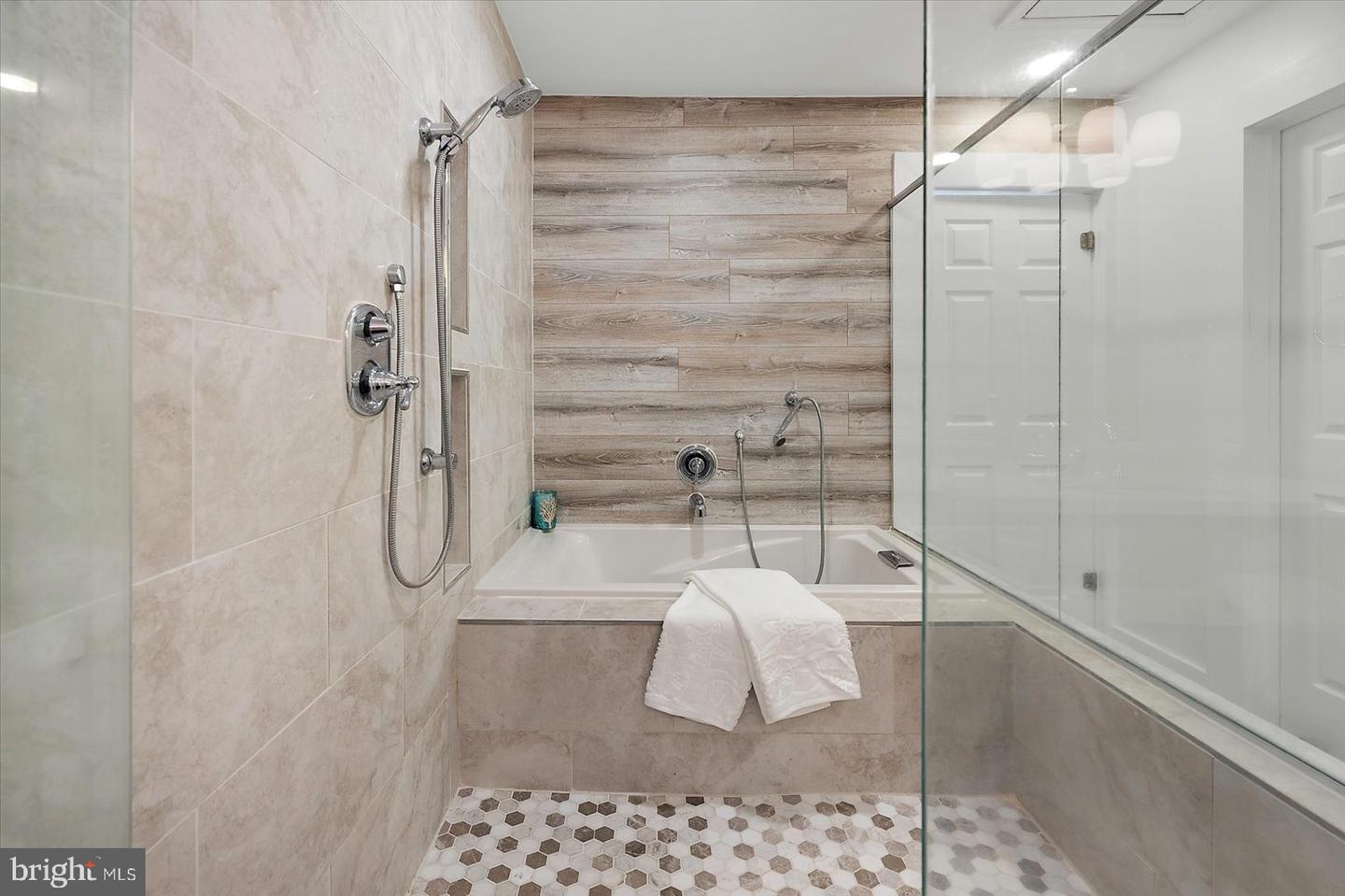 Ocean City, Maryland, 21842, United States, 3 Bedrooms Bedrooms, ,4 BathroomsBathrooms,Residential,For Sale,1986506