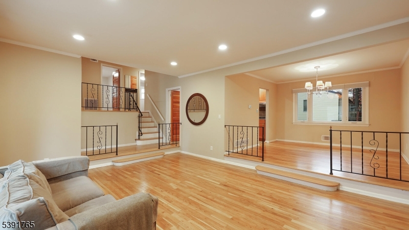 Fanwood Boro, New Jersey, 07023, United States, 3 Bedrooms Bedrooms, ,3 BathroomsBathrooms,Residential,For Sale,1987912