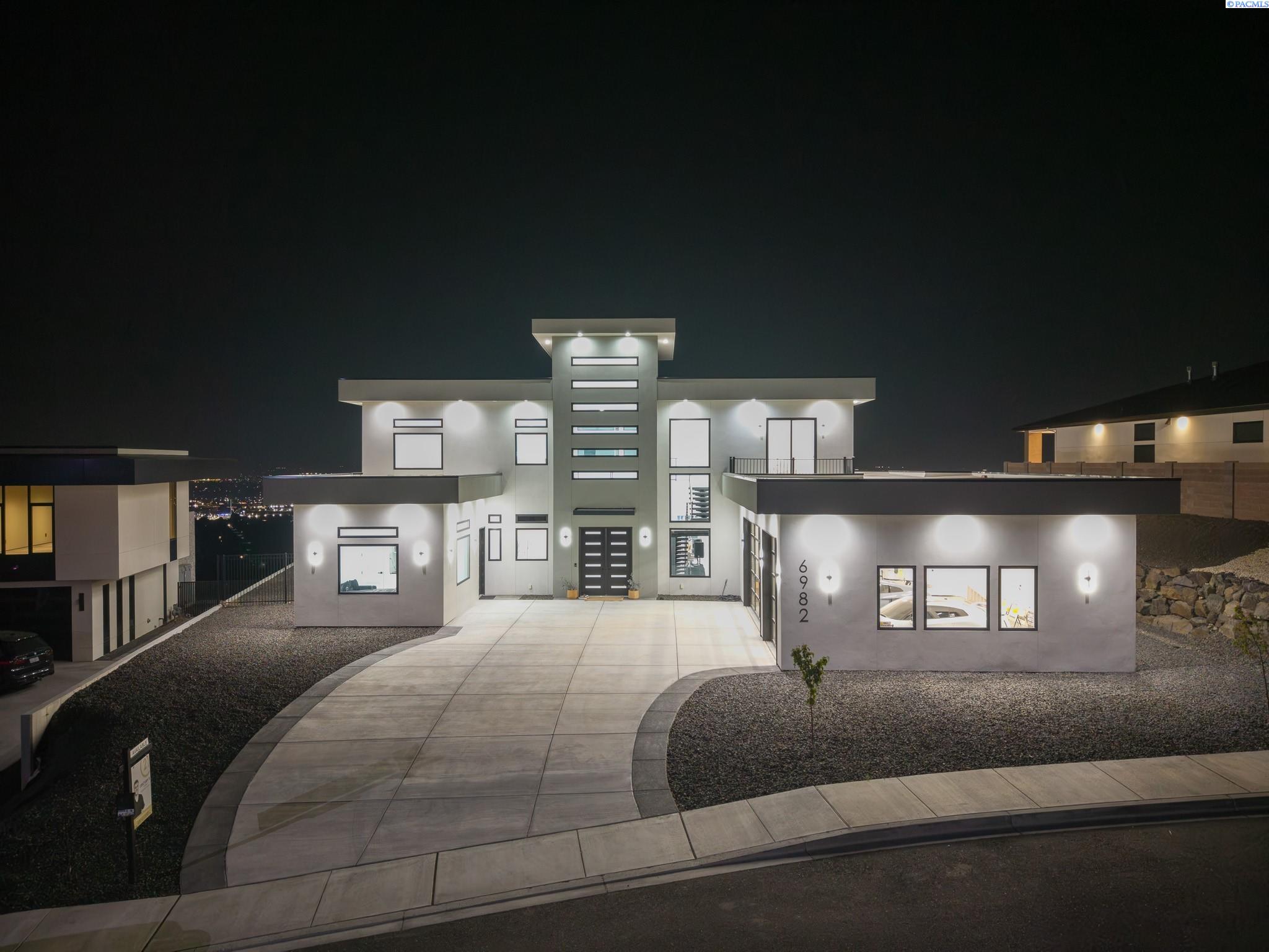 Kennewick, Washington, 99338, United States, 4 Bedrooms Bedrooms, ,6 BathroomsBathrooms,Residential,For Sale,1981644