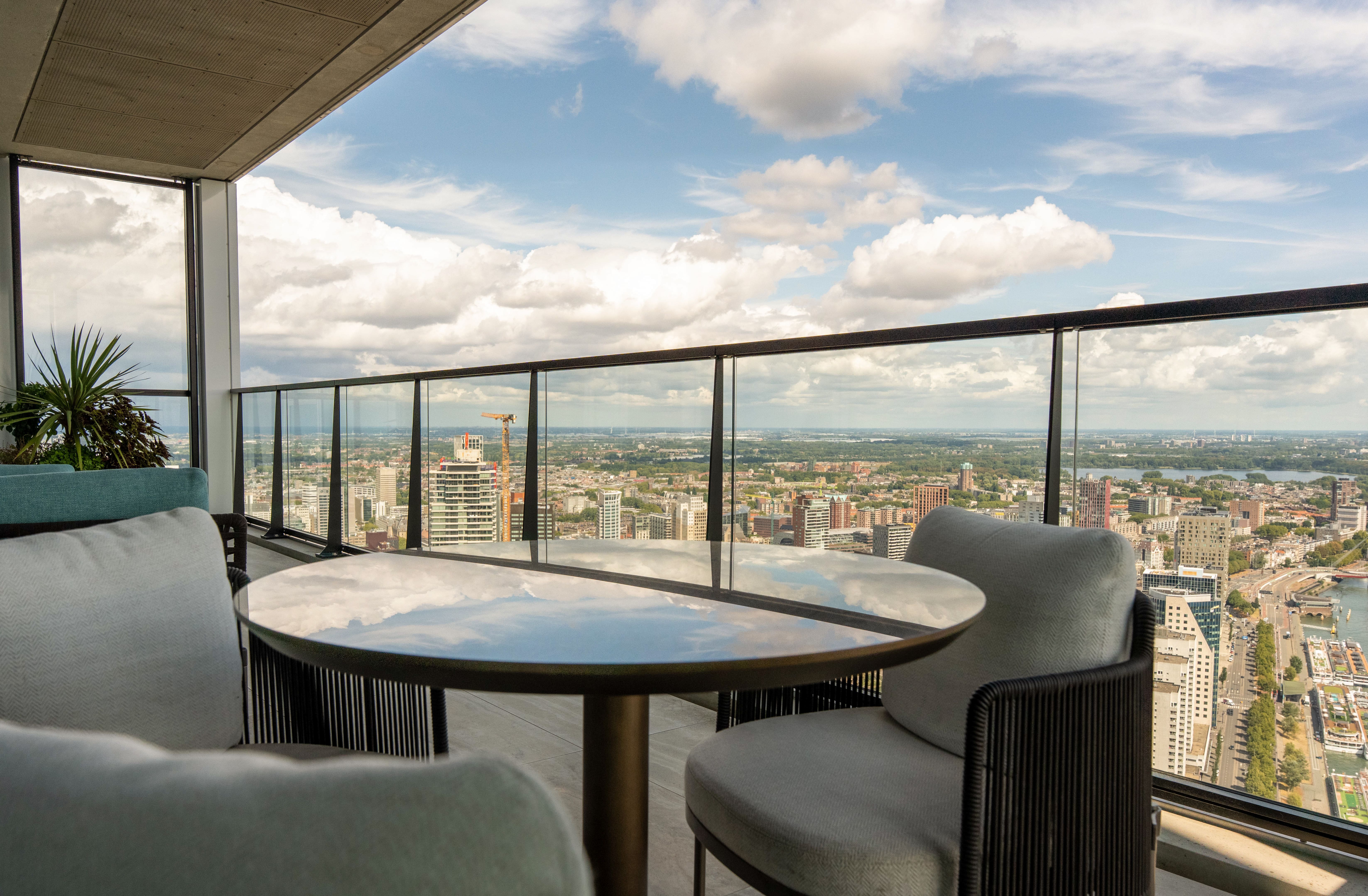  EEN BUITENGEWONE PENTHOUSE-RESIDENTIE MET TERRASSEN RONDOM EN EEN ADEMBENEMEND 3 - 物件實景