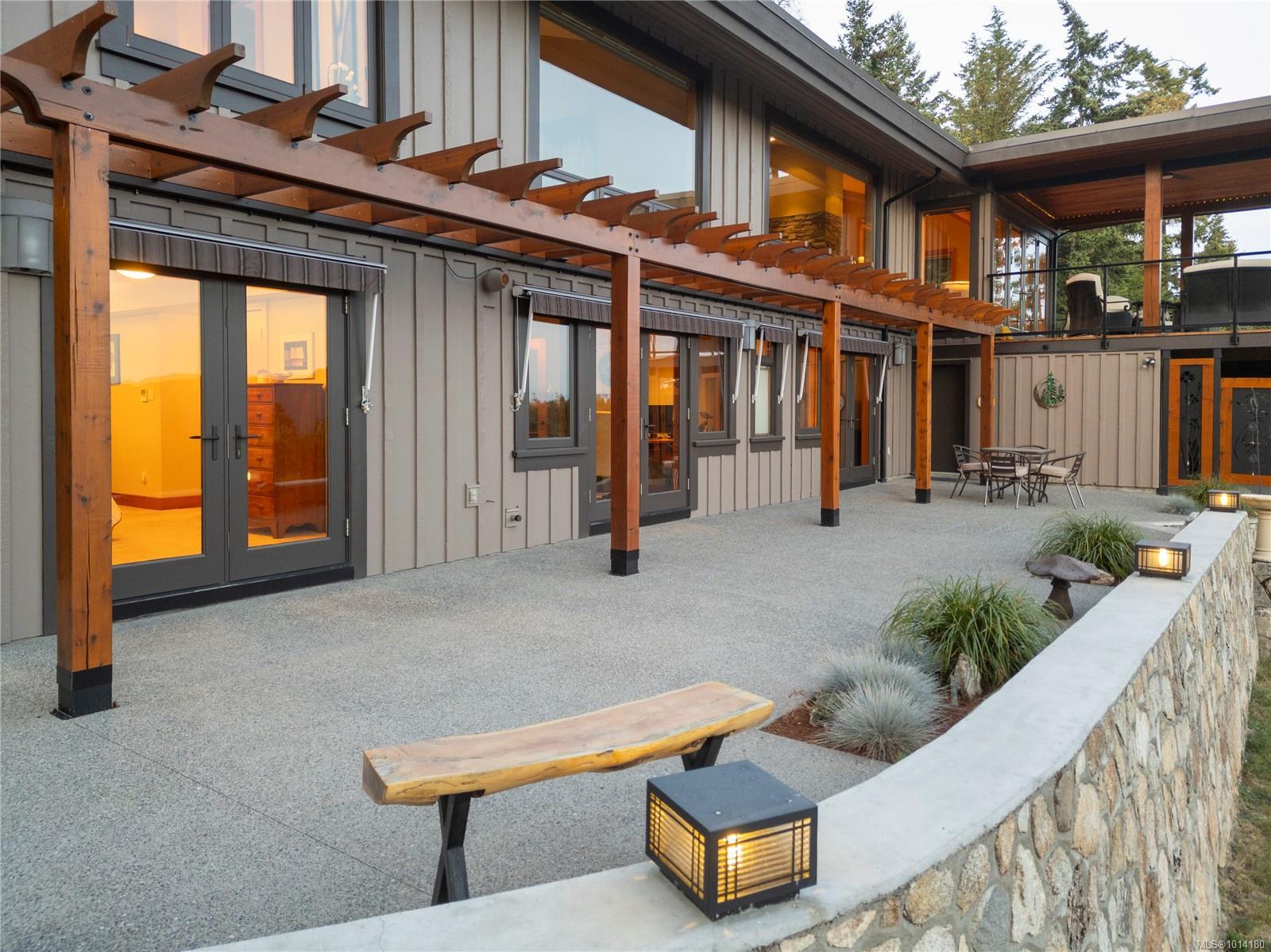 CENTRAL SAANICH, British Columbia, V8M 1S2, CA, 3 Bedrooms Bedrooms, ,Residential,For Sale,1950978