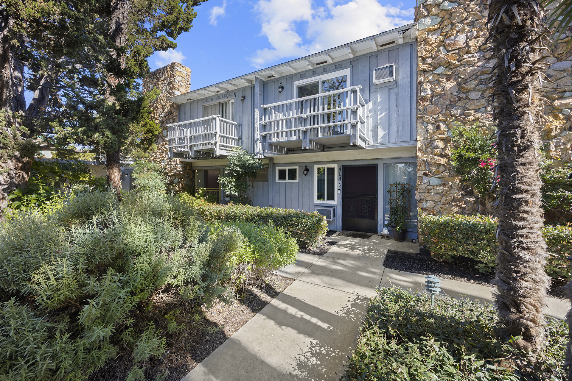 Fullerton, California, 92831, United States, 2 Bedrooms Bedrooms, ,1 BathroomBathrooms,Residential,For Sale,2002519