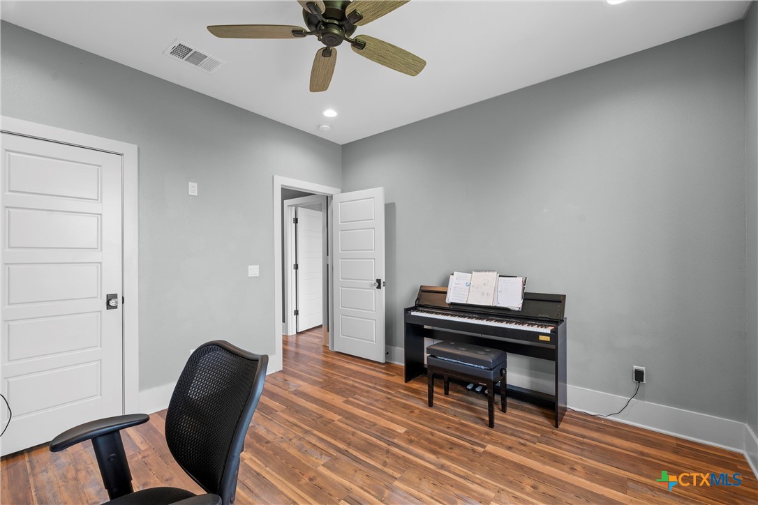 Woodway, Texas, 76712, United States, 4 Bedrooms Bedrooms, ,3 BathroomsBathrooms,Residential,For Sale,1940454