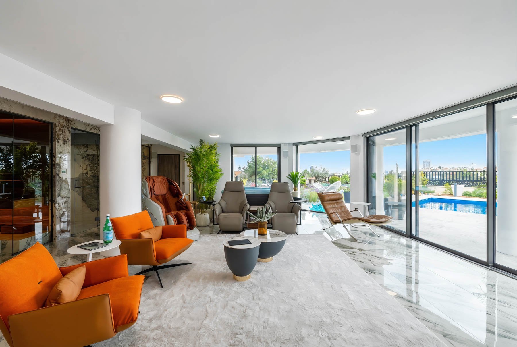  Statement Living: A Seven-Bedroom Villa with Private Pool in Limassol - 物件實景