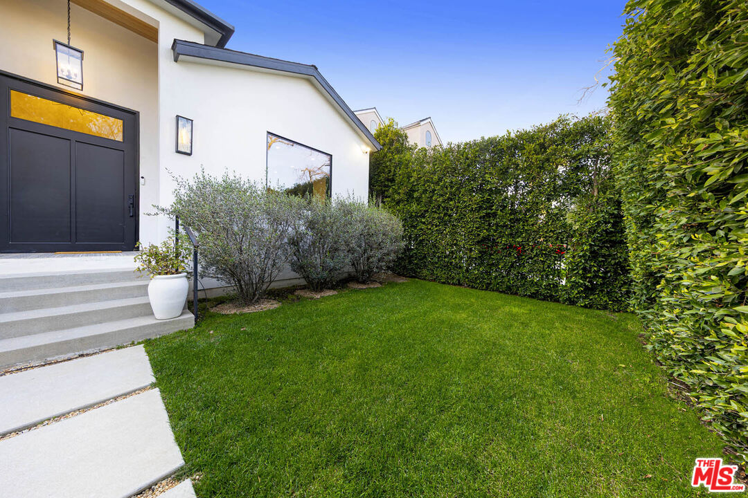 Los Angeles, California, 90048, United States, 4 Bedrooms Bedrooms, ,2 BathroomsBathrooms,Residential,For Sale,1862475