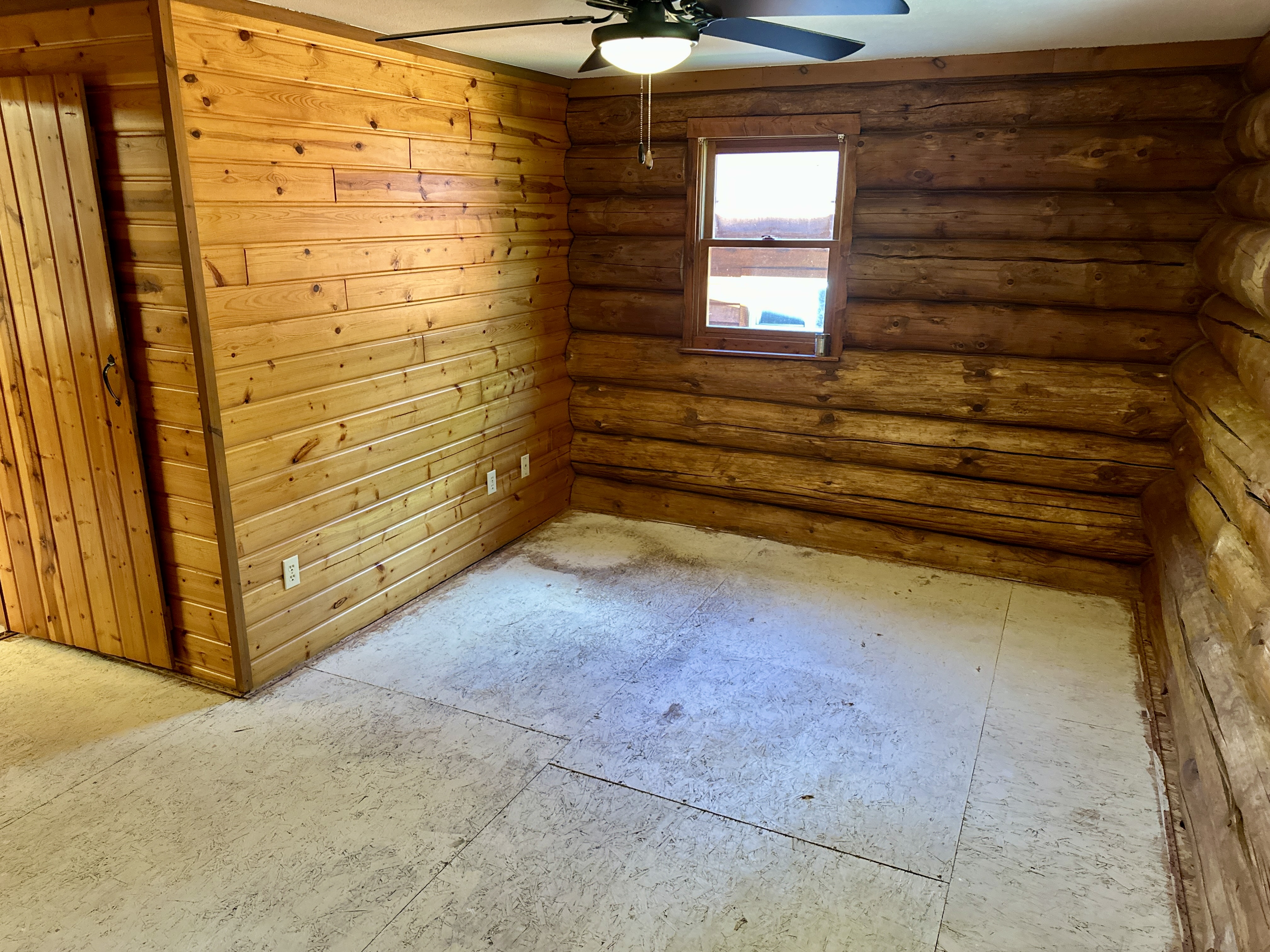 Tomahawk, Wisconsin, 54487, United States, 2 Bedrooms Bedrooms, ,2 BathroomsBathrooms,Residential,For Sale,1975533