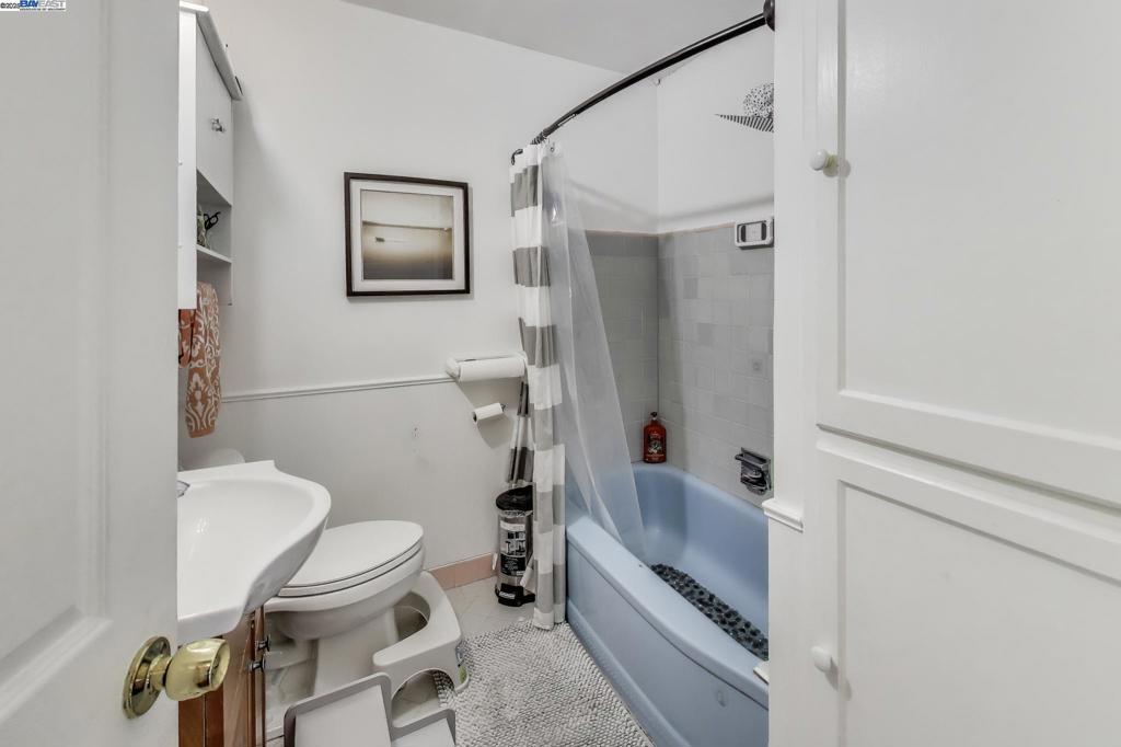 Hayward, California, 94544, United States, 3 Bedrooms Bedrooms, ,2 BathroomsBathrooms,Residential,For Sale,1938339