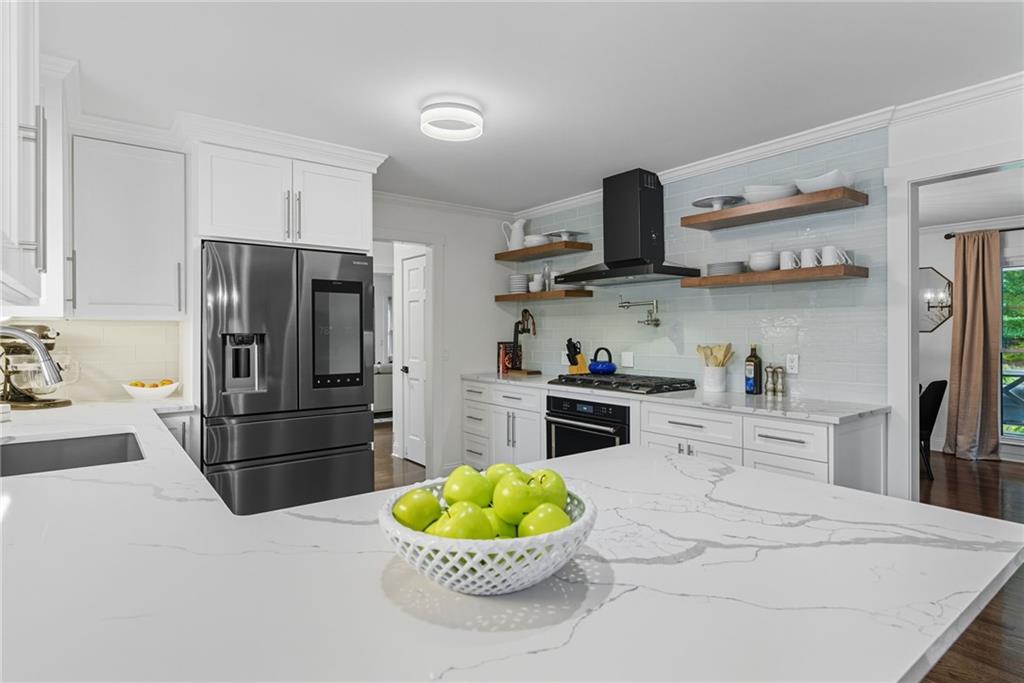 Alpharetta, Georgia, 30005, United States, 4 Bedrooms Bedrooms, ,6 BathroomsBathrooms,Residential,For Sale,1983404