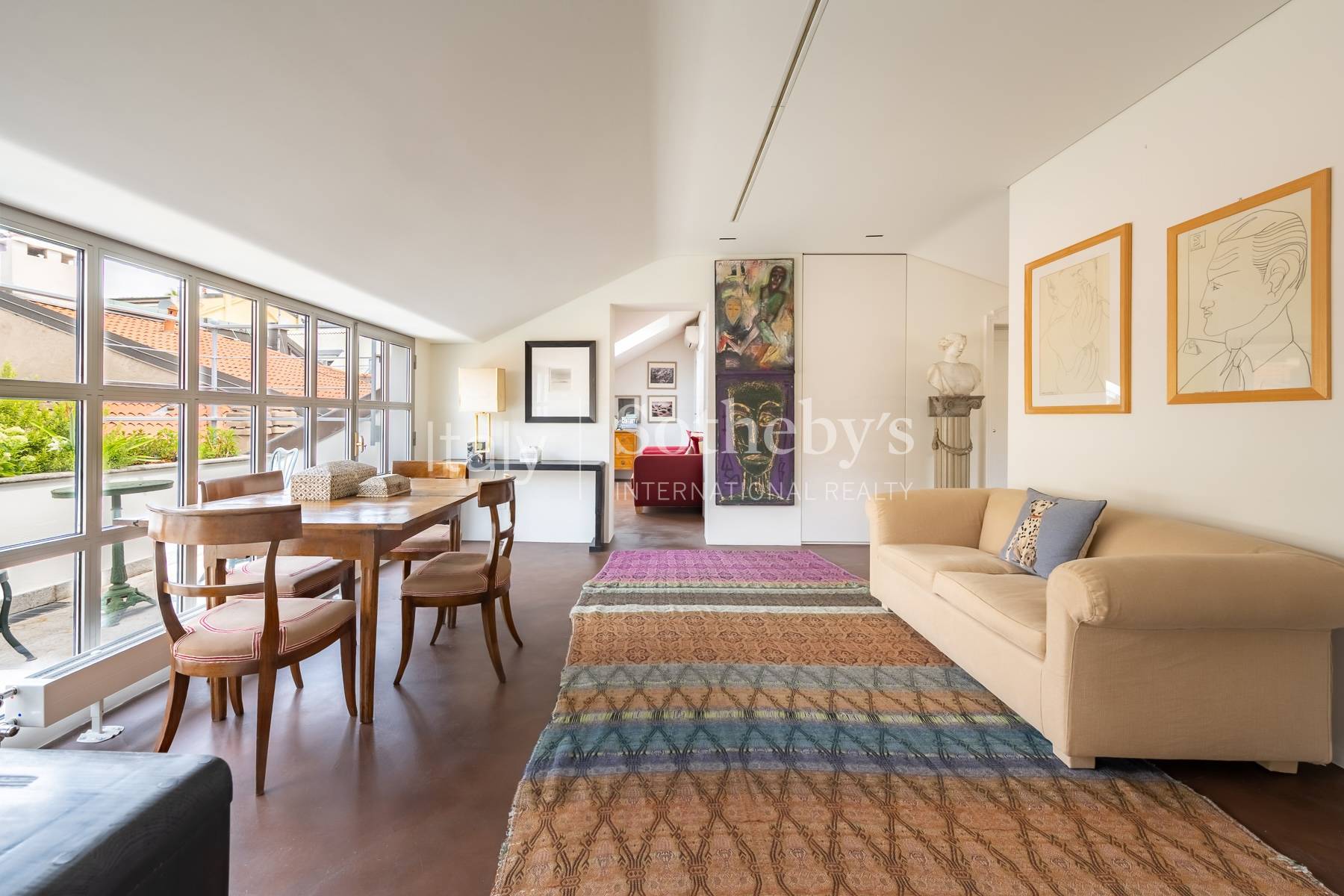  Refined residence in Milan