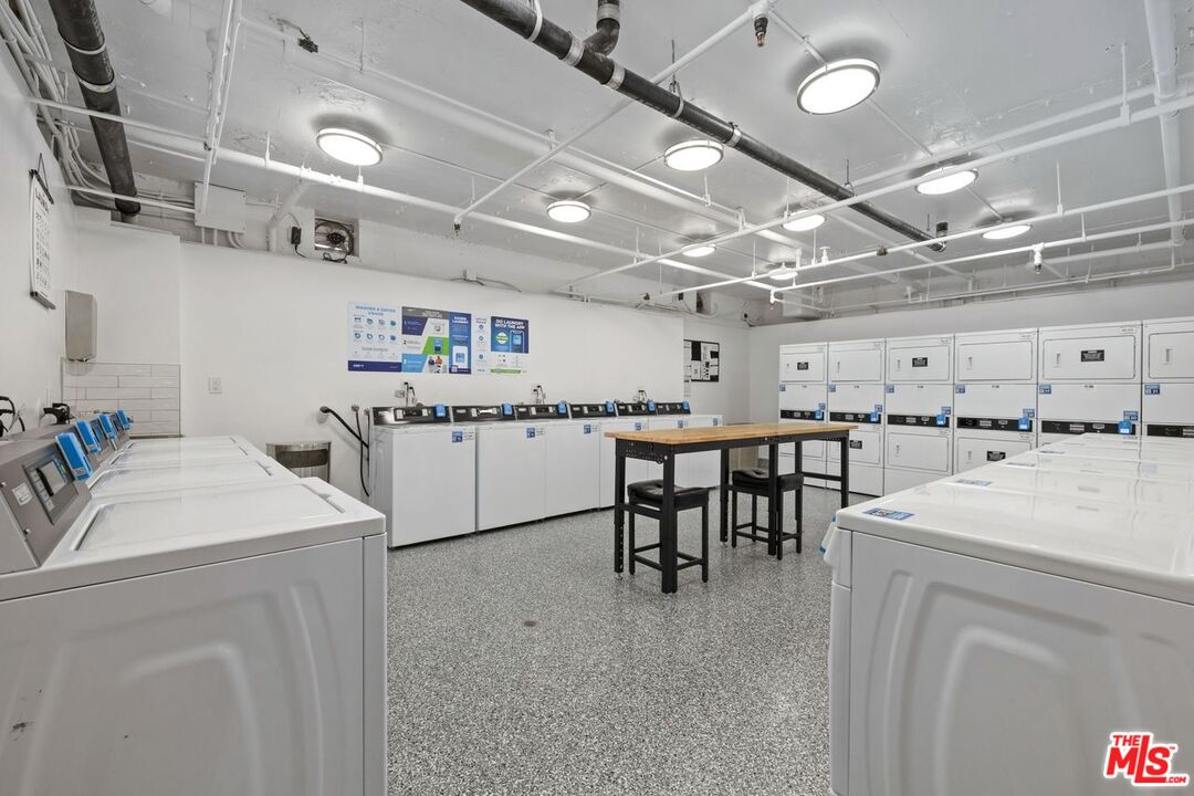 Los Angeles, California, 90024, United States, 2 Bedrooms Bedrooms, ,1 BathroomBathrooms,Residential,For Sale,1948814