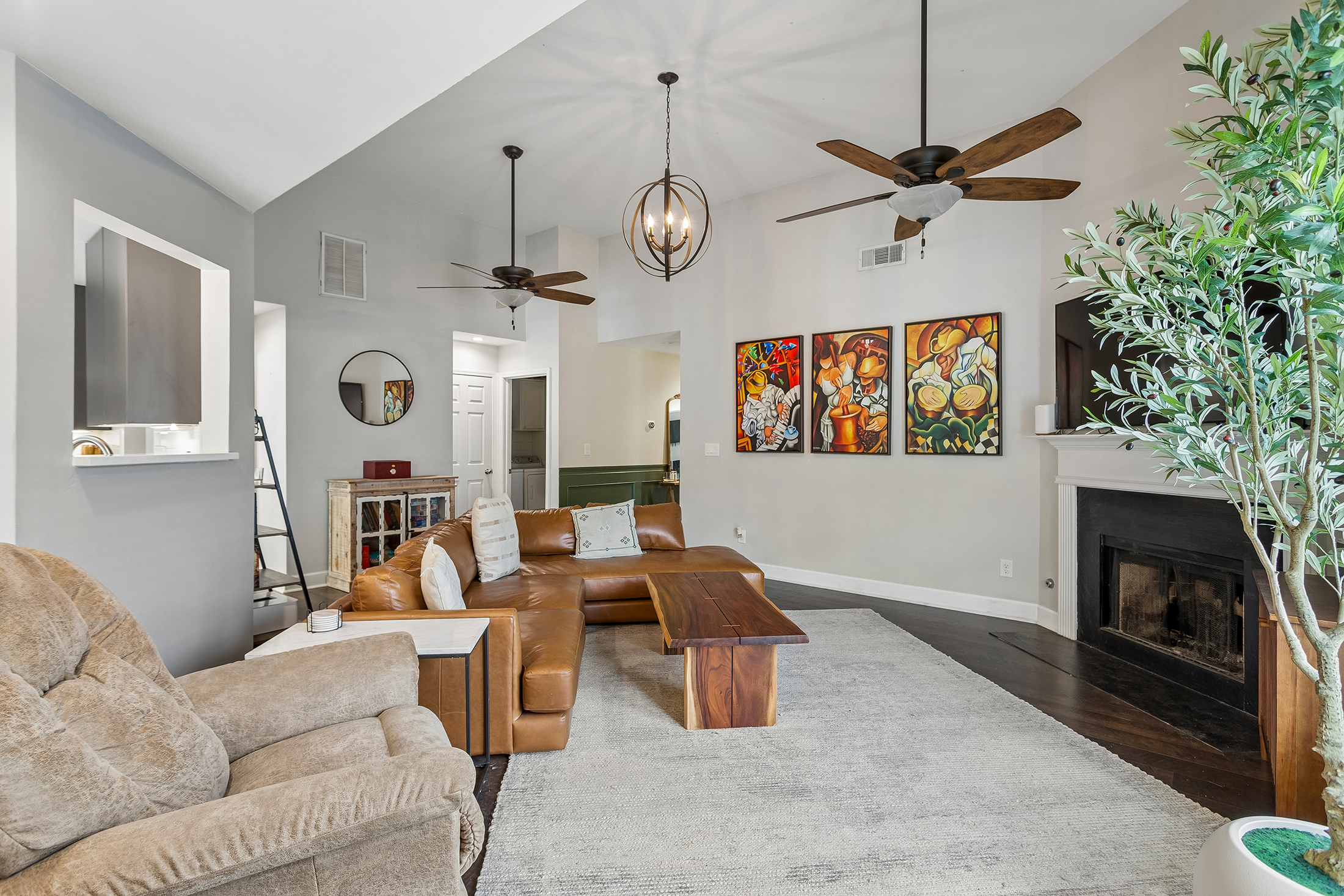  Beautifully Updated and Move-in Ready Four Bedroom Home - 物件實景
