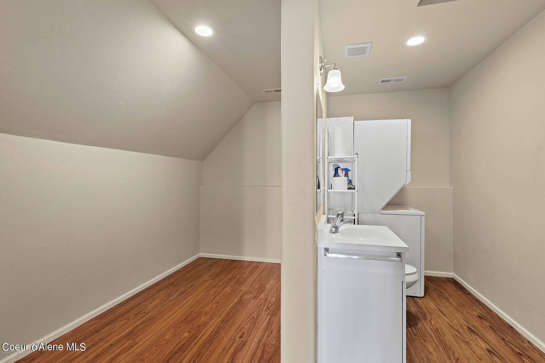 Coeur d'Alene, Idaho, 83814, United States, 5 Bedrooms Bedrooms, ,3 BathroomsBathrooms,Residential,For Sale,1976394