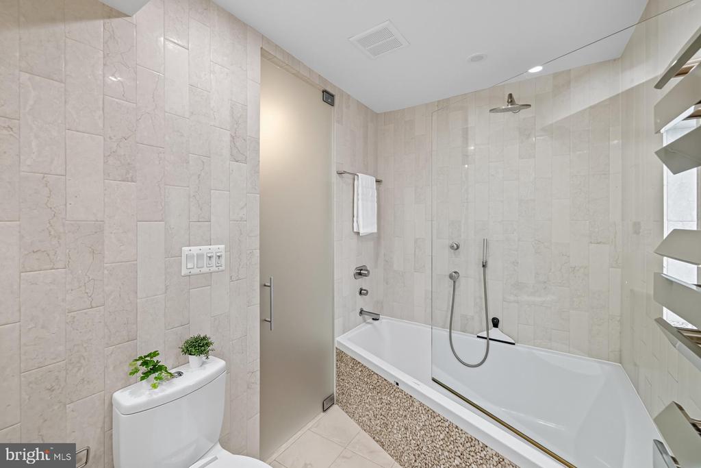 Washington, District of Columbia, 20007, United States, 4 Bedrooms Bedrooms, ,3 BathroomsBathrooms,Residential,For Sale,1975230