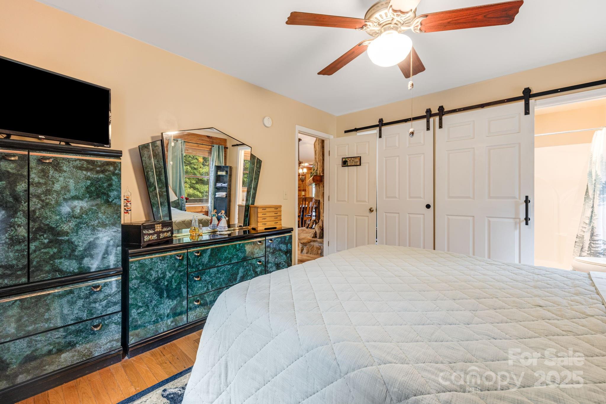 Spruce Pine, North Carolina, 28777, United States, 3 Bedrooms Bedrooms, ,3 BathroomsBathrooms,Residential,For Sale,1991683