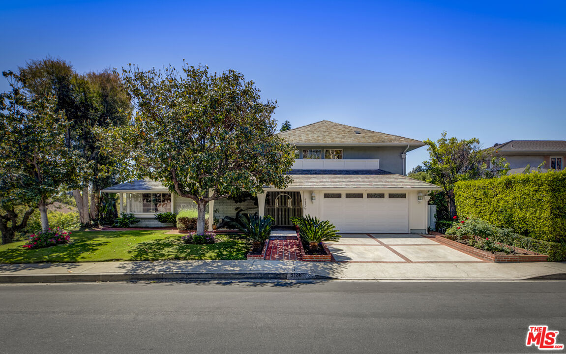 Los Angeles, California, 90027, United States, 4 Bedrooms Bedrooms, ,4 BathroomsBathrooms,Residential,For Sale,1918176