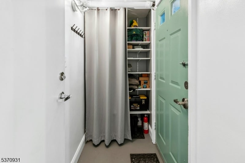 Jersey City, New Jersey, 07302, United States, 1 Bedroom Bedrooms, ,2 BathroomsBathrooms,Residential,For Sale,1942665