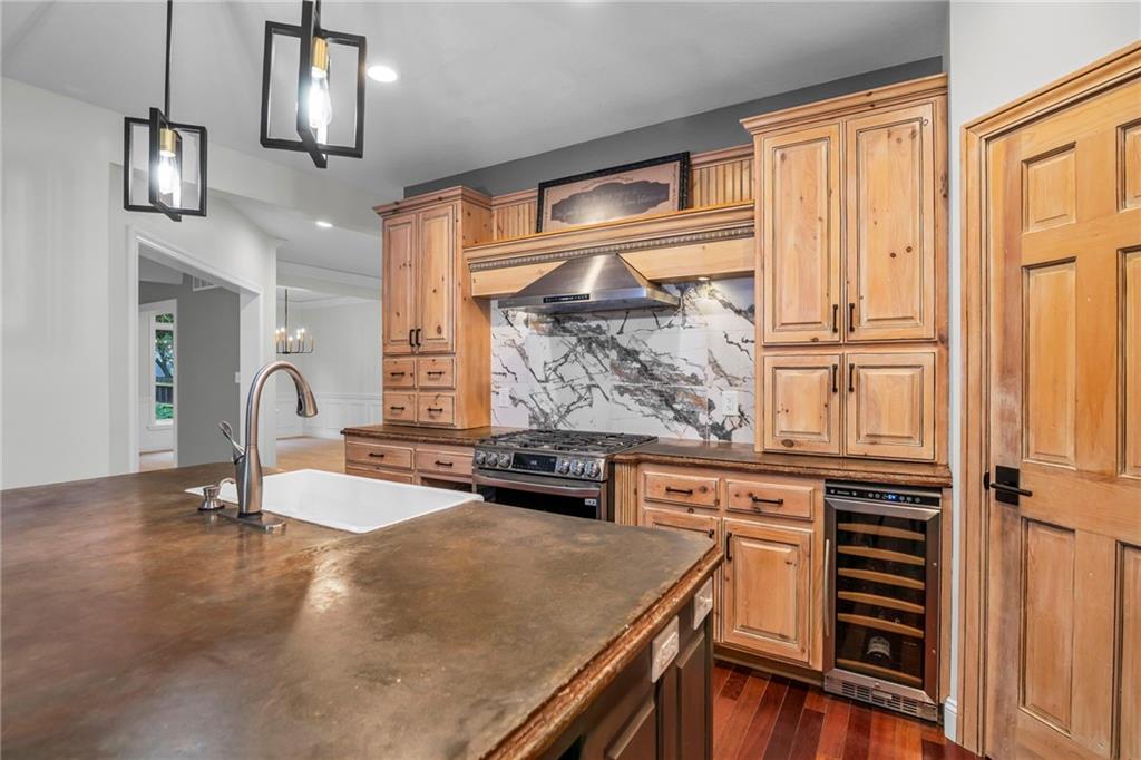 Lawrence, Kansas, 66049, United States, 5 Bedrooms Bedrooms, ,5 BathroomsBathrooms,Residential,For Sale,1848168