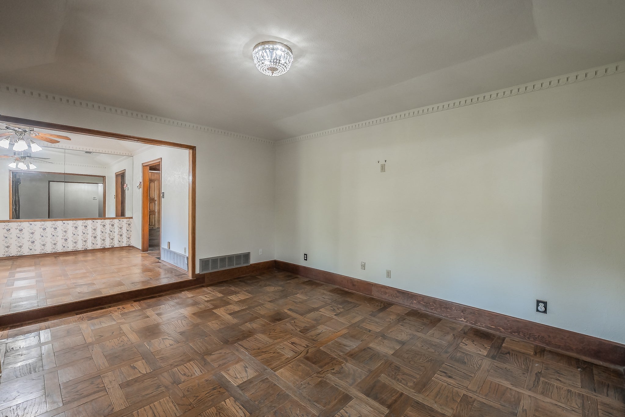 Arlington, Texas, 76012, United States, 3 Bedrooms Bedrooms, ,3 BathroomsBathrooms,Residential,For Sale,1976983