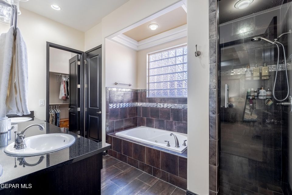 El Paso, Texas, 79912, United States, 4 Bedrooms Bedrooms, ,3 BathroomsBathrooms,Residential,For Sale,1997746