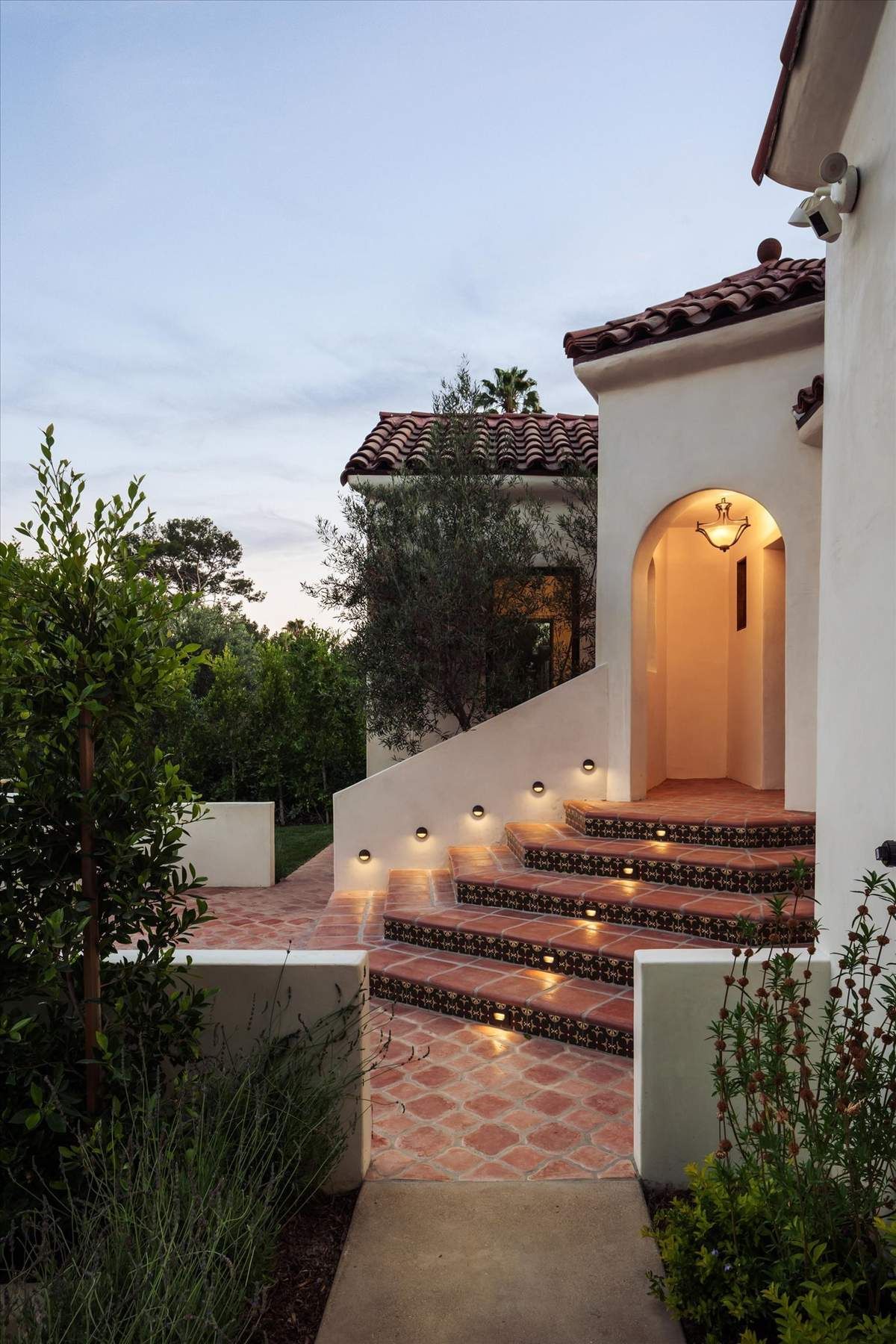  1545 N Benton Way - 物件實景
