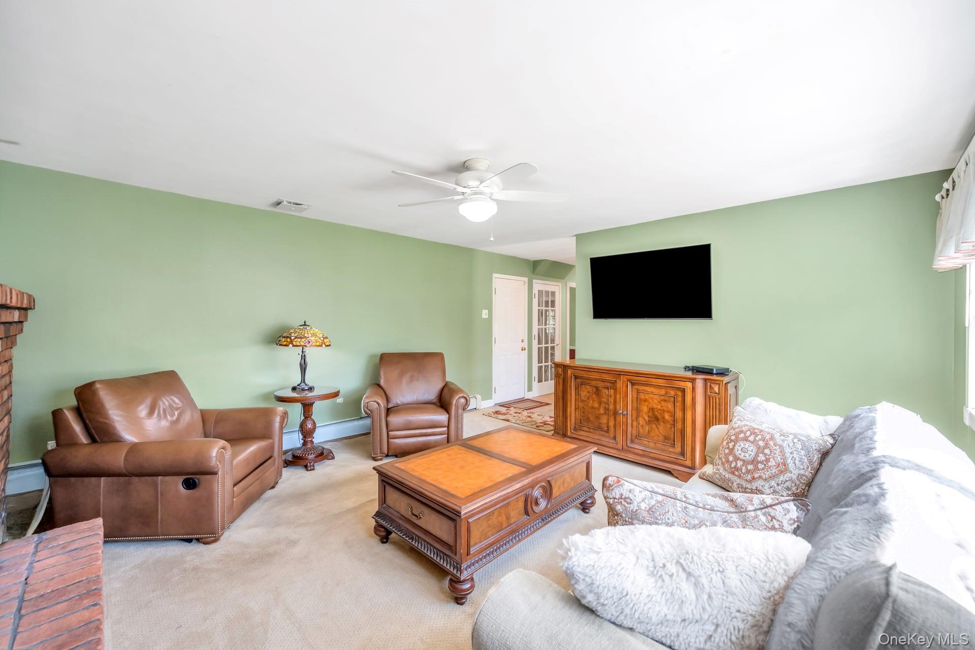 Hauppauge, New York, 11788, United States, 4 Bedrooms Bedrooms, ,3 BathroomsBathrooms,Residential,For Sale,1926093