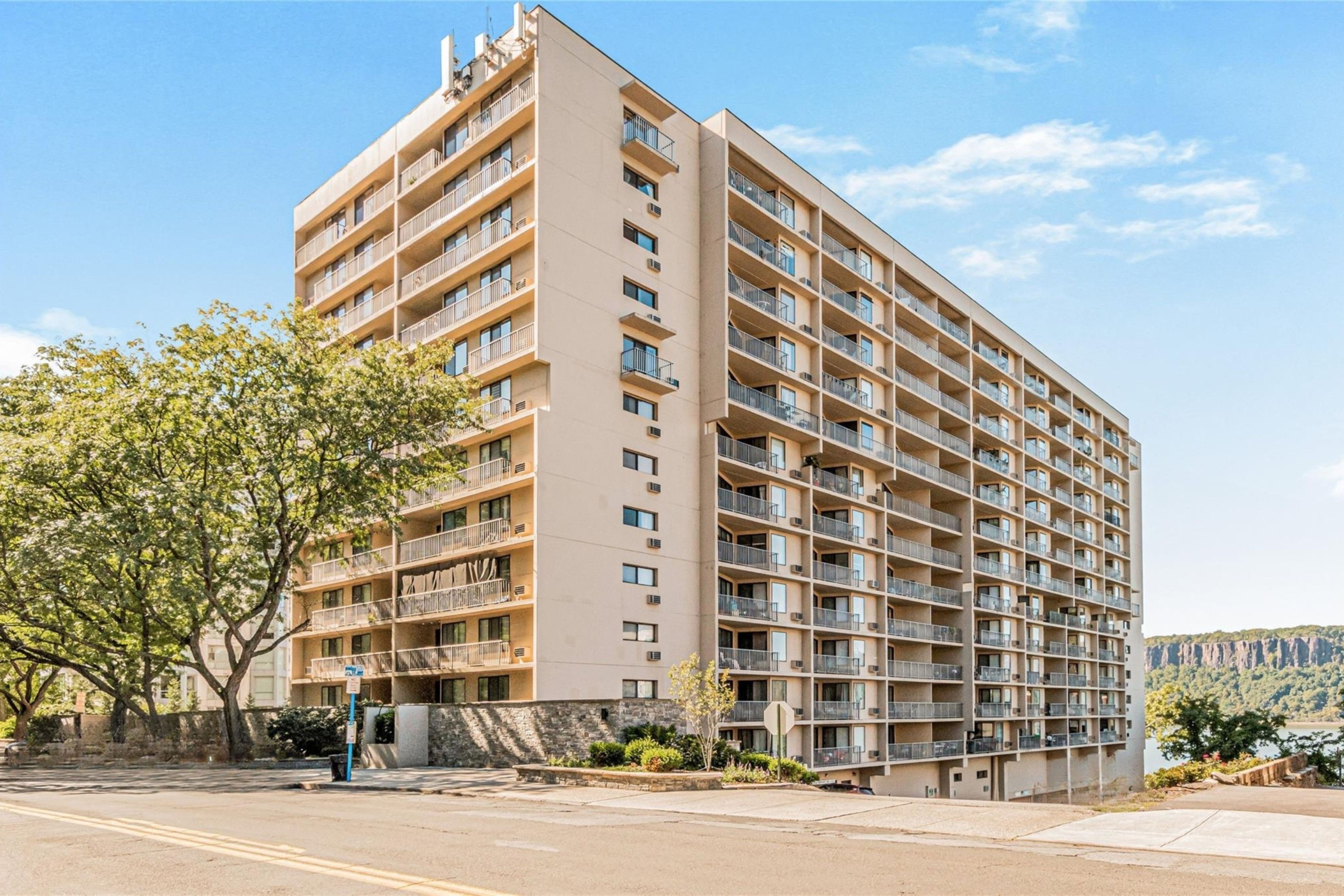  1155 Warburton Avenue - 物件實景