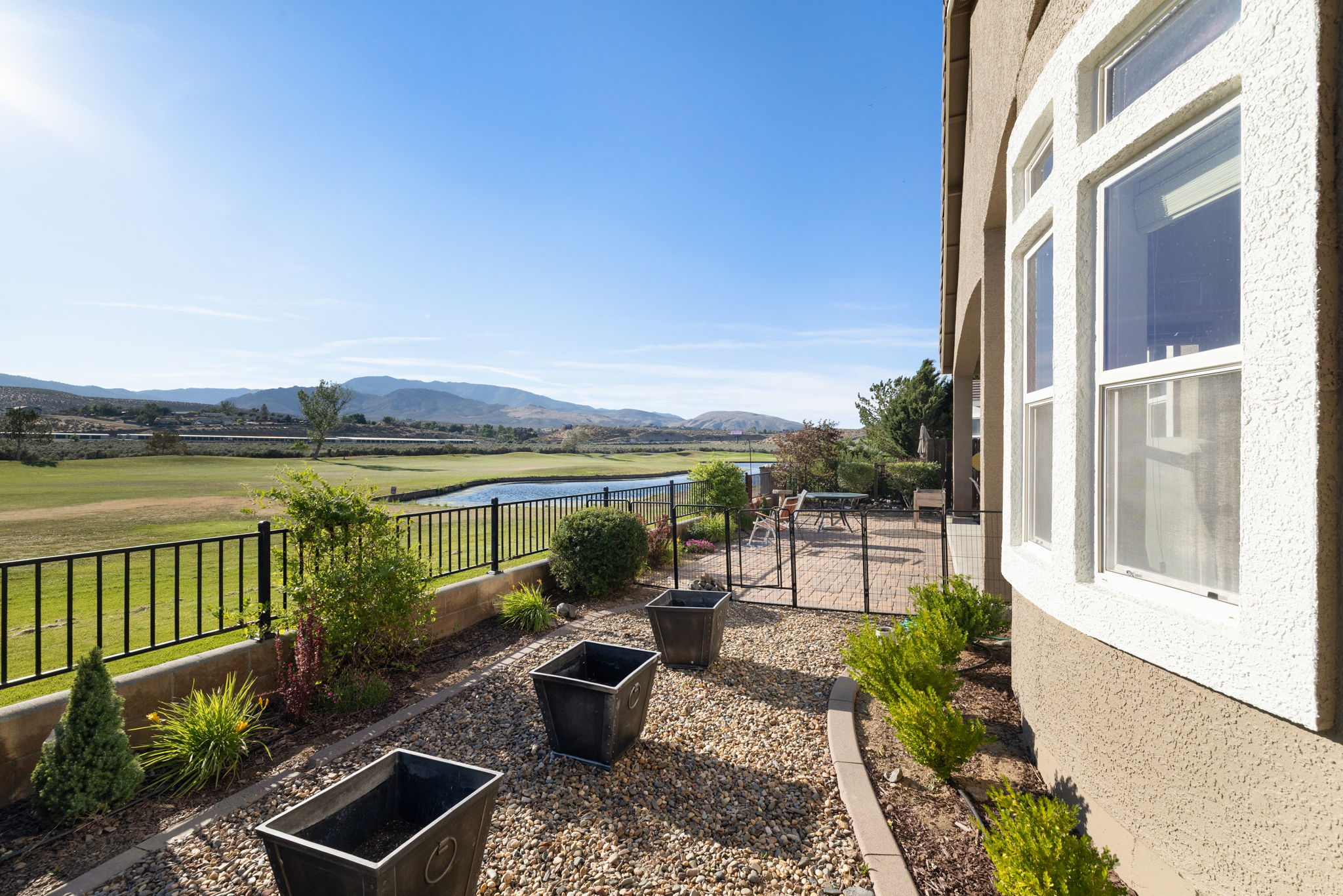  Refined Minden Living with Designer Touches and Captivating Mountain Views - 物件實景