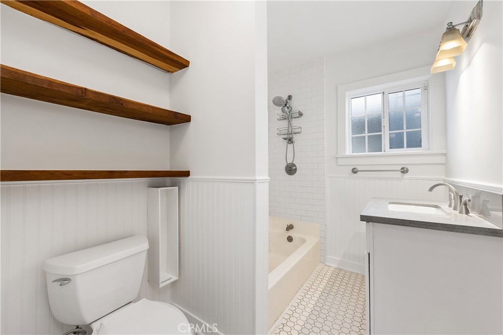 Los Angeles, California, 90034, United States, 3 Bedrooms Bedrooms, ,2 BathroomsBathrooms,Residential,For Sale,1866945