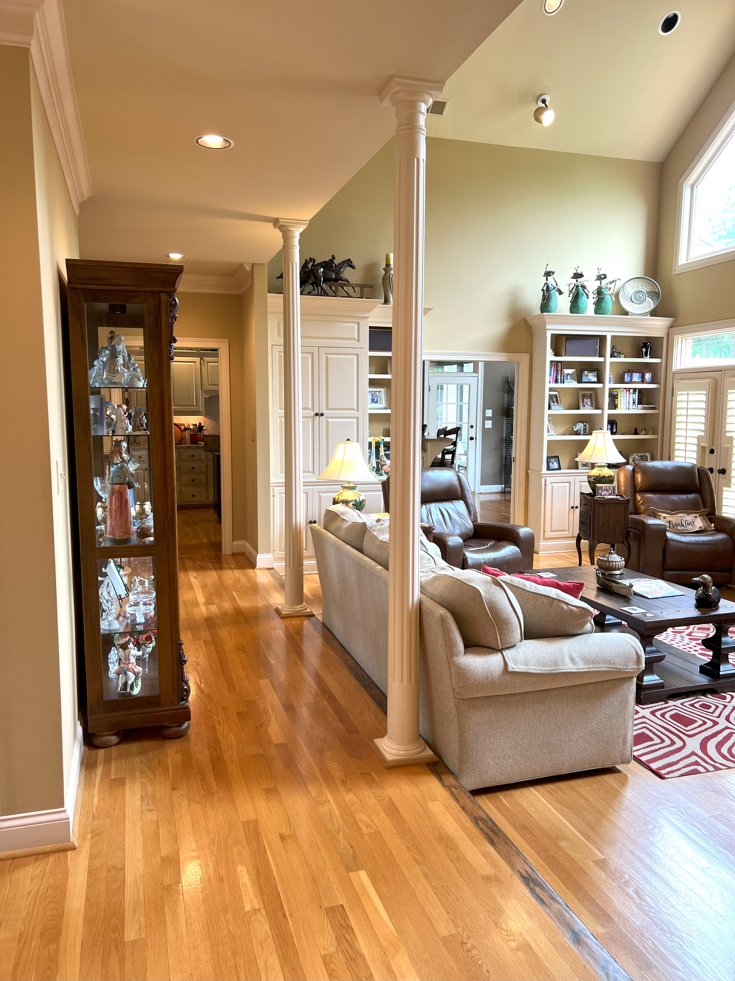 Frankfort, Kentucky, 40601, United States, 5 Bedrooms Bedrooms, ,4 BathroomsBathrooms,Residential,For Sale,1983551