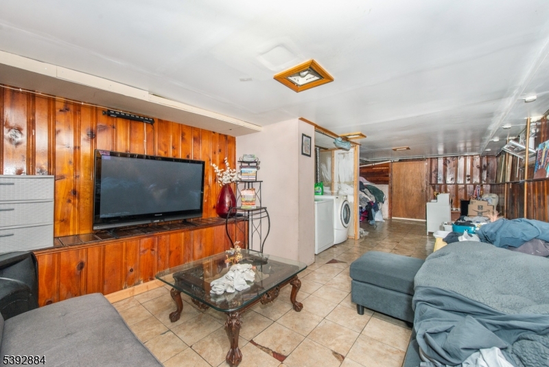 Belleville Twp., New Jersey, 07109, United States, 8 Bedrooms Bedrooms, ,3 BathroomsBathrooms,Residential,For Sale,1989037