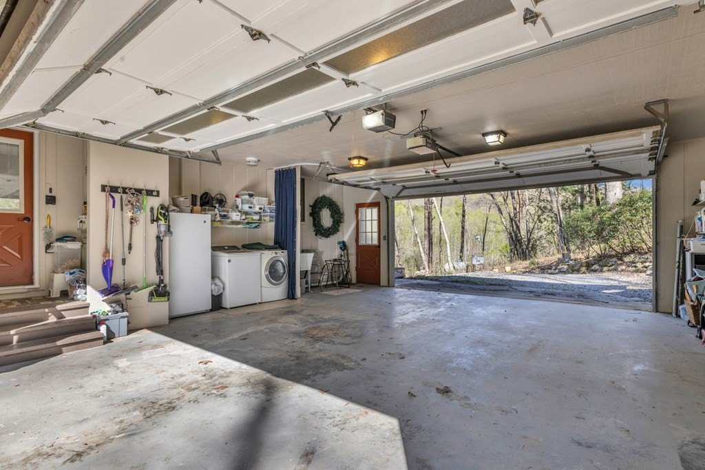 Hayesville, North Carolina, 28904, United States, 3 Bedrooms Bedrooms, ,3 BathroomsBathrooms,Residential,For Sale,1834730