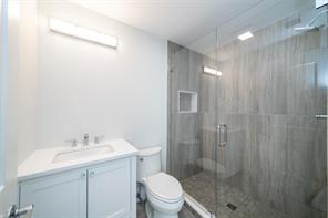 New Rochelle, New York, 10801, United States, 6 Bedrooms Bedrooms, ,5 BathroomsBathrooms,Residential,For Sale,1980613