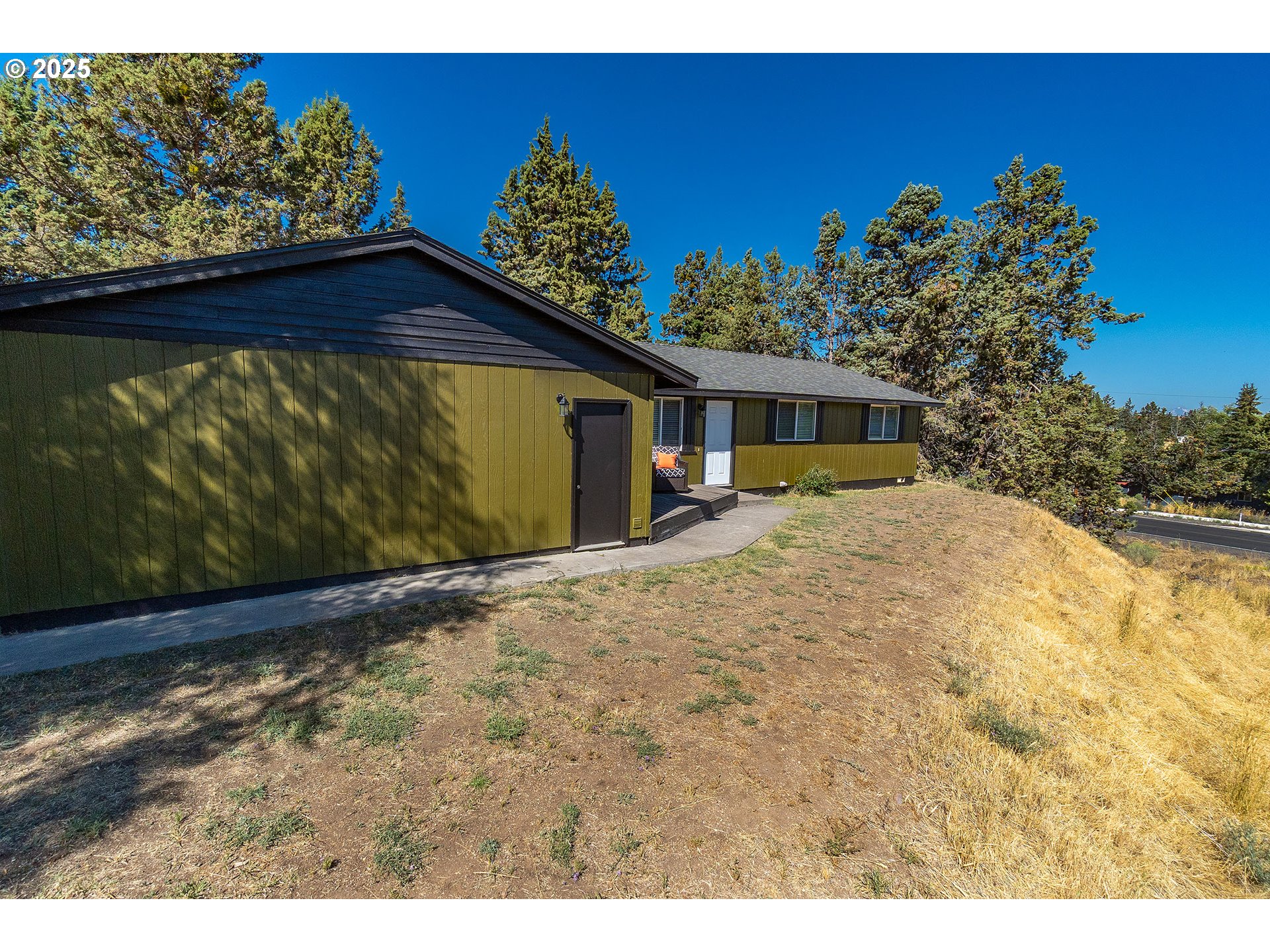 Bend, Oregon, 97701, United States, 3 Bedrooms Bedrooms, ,2 BathroomsBathrooms,Residential,For Sale,1960454