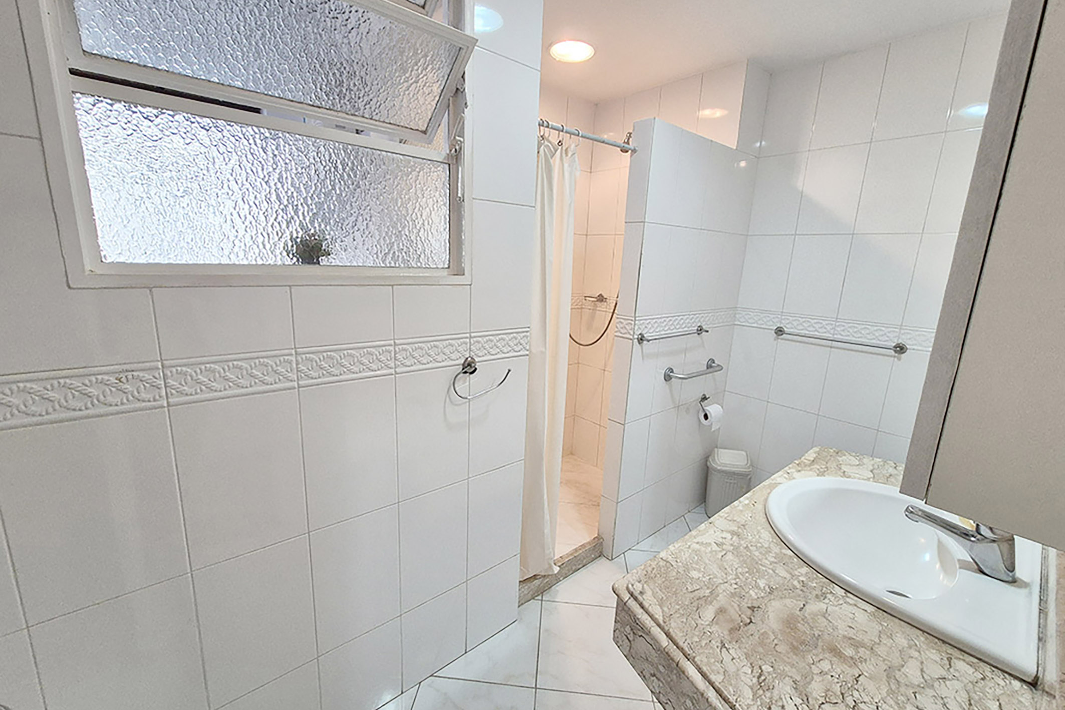  Apartment with a Generous Floor Plan on Praça Eugênio Jardim - 物件實景