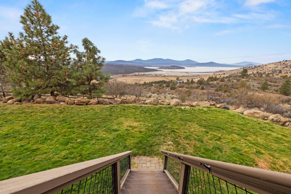 Klamath Falls, Oregon, 97601, United States, 4 Bedrooms Bedrooms, ,3 BathroomsBathrooms,Residential,For Sale,1987766